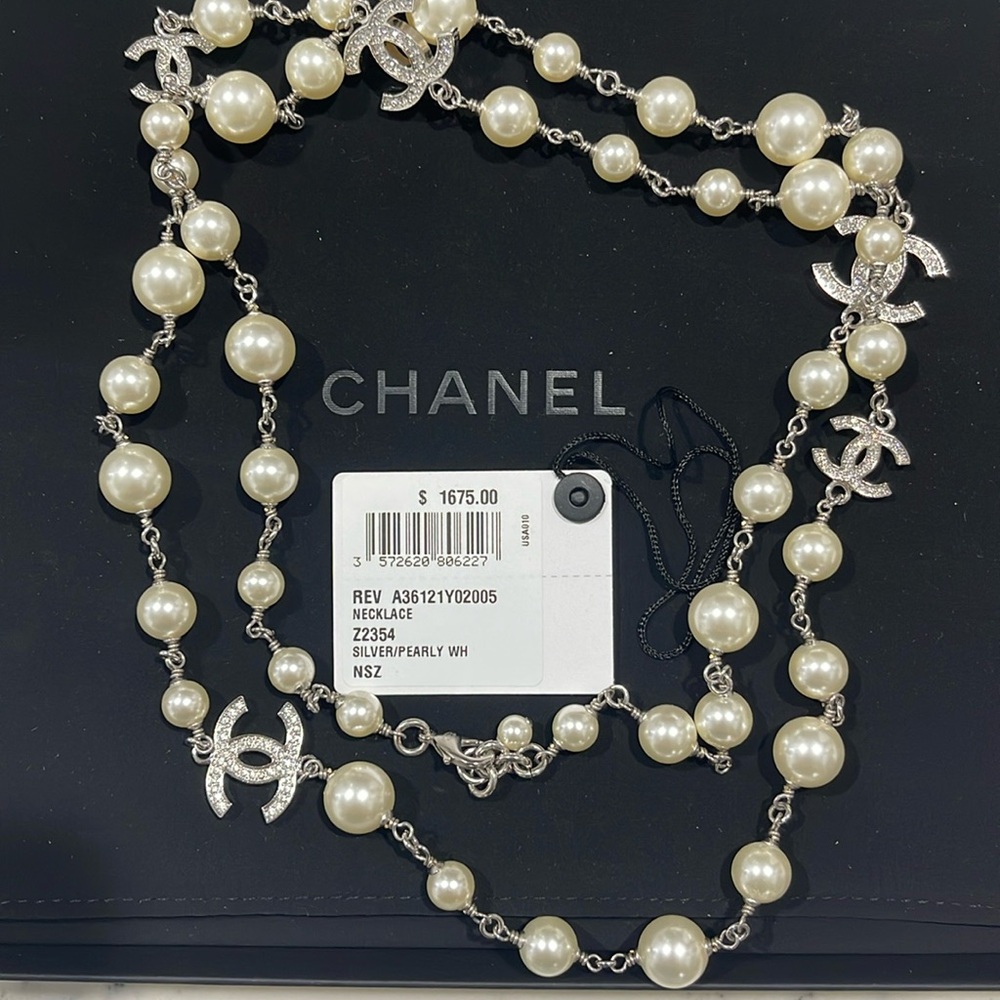 Women’s changes silver pearl double layer necklace. WORN FOR THREE HOURS ONLY